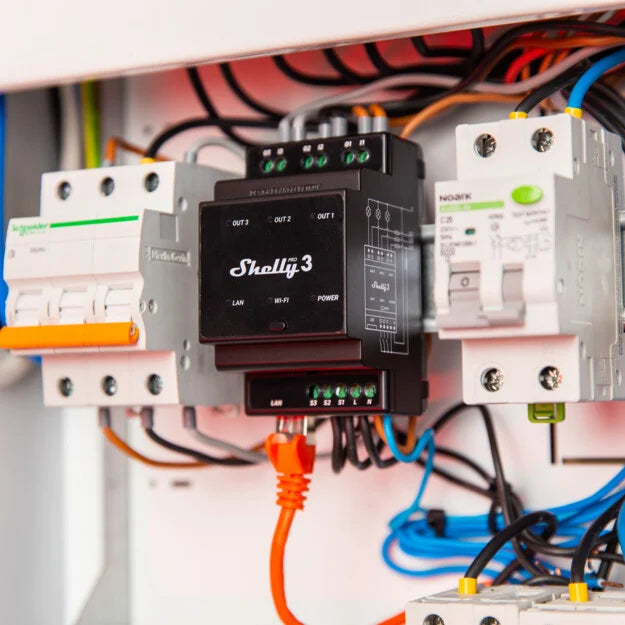 SHELLY PRO 3 Spínací modul na DIN lištu SHELLY PRO 3 Spínací modul na DIN lištu